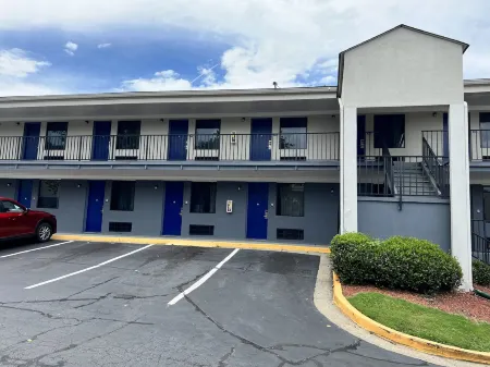 Days Inn by Wyndham College Park Airport Best Road