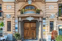 Gram Suites โรงแรมใน