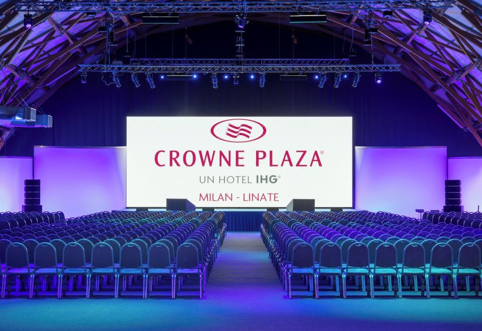 1. 크라운 플라자 ..