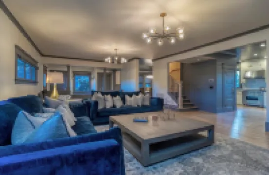 Steps from downtown - Beautiful historic home with AC, WiFi