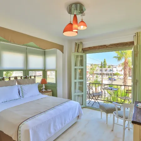 Palas Alaçatı - Adult Only