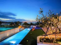 BearPacker Patong Hostel Hotels near طريق بانغلا