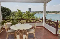 Tamarind Village Hotel Apartments - Condos