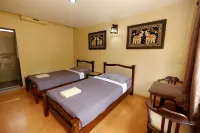 Piya Guesthouse - parking