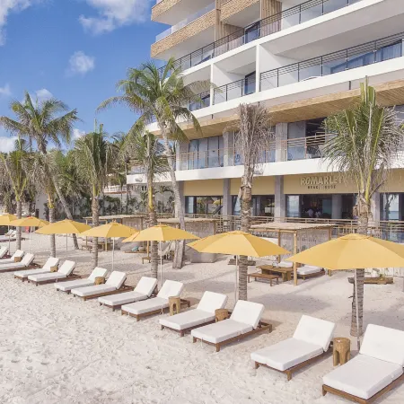 The Fives Oceanfront Puerto Morelos