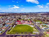 ชาร์ลสเวิร์ธบนจามจุรี