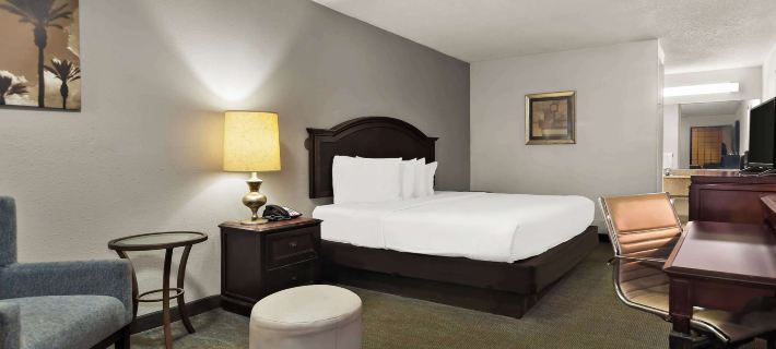 Rodeway Inn Hotels in Lumberton