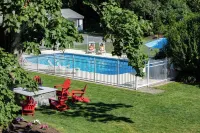 Sesuit Harbor House - Pools