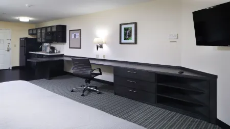 Candlewood Suites 紐華克南