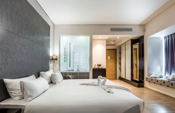 荷茲利亞本傑明商務酒店