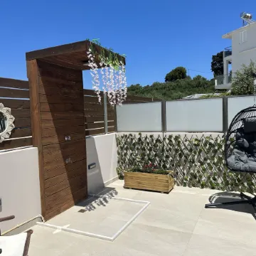 Bella Vacanza Studios - 450m from the Beach, by ZanteWize