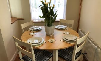 Idyllic Location, Stunning Views, Relax & Refresh in Peace & Comfort