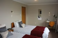 Jenny's Bed & Breakfast Hotels in Waitara
