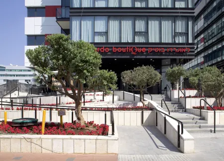 Leonardo Boutique Hotel Tel Aviv Отели рядом с достопримечательностью «Image of a Murderer»