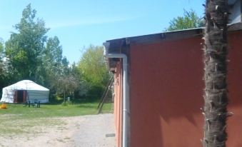 Le Village Insolite Yourte et Roulotte