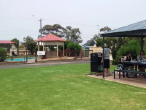 Werribee Park Motor Inn ウェリビーのホテル