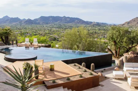 Sanctuary Camelback Mountain Resort and Spa Отели рядом с достопримечательностью «Mountain Shadows Resort Scottsdale»