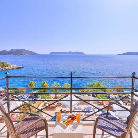 Hera Hotel