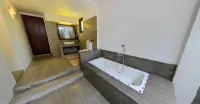 Ehalagala Lake Resort - Resorts