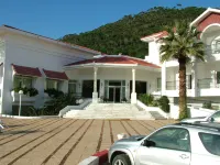 艾爾莫拉蒂哈馬姆布爾吉巴酒店 酒店