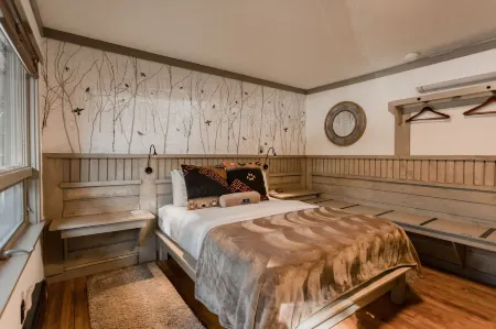 Highland Haven Creekside Inn Отели рядом с достопримечательностью «Маунт Голиат Нэчурал Арея»