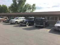 Masterson's Motel - parking