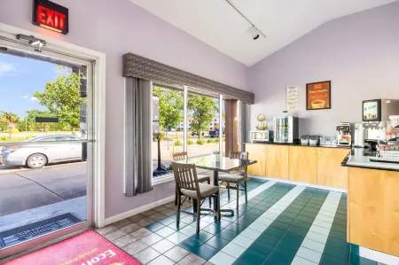 Econo Lodge Little Creek