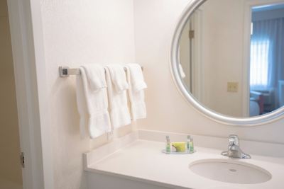 Signature Suite Cedar Point Hotel Breakers Photo