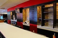 Holiday Inn SALINA by IHG - bar