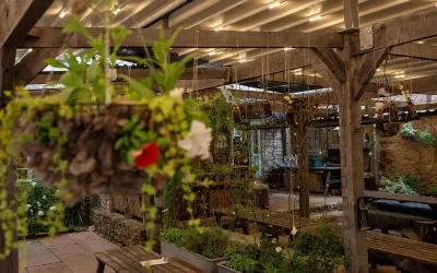 High Paradise Farm Hotels near Captain Cook Schoolroom Museum