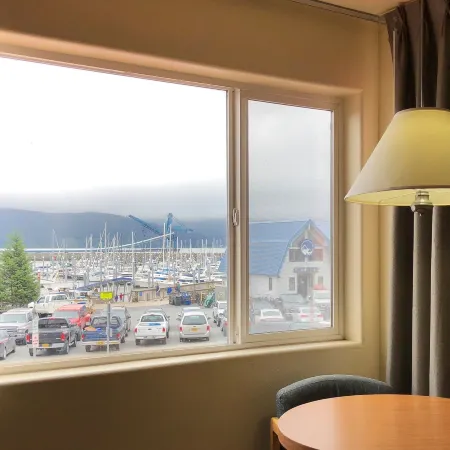Breeze Inn Hotel
