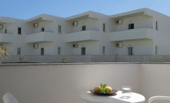 Reina Apartments