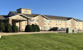 Okoboji Inn & Suites
