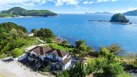 Sometown Pension Отели рядом с достопримечательностью «Hakdong Mongdol Beach»