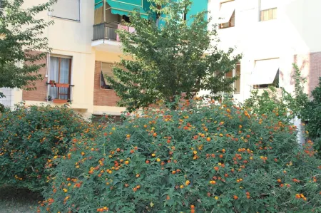 Affittacamere la Perla Отели рядом с достопримечательностью «Le Scalinate - La Spezia»