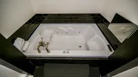 Gray Manor Hotel - Hot Tub