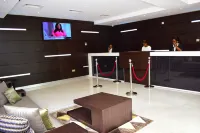 Monty Suites & Golf