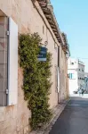 Logis-Des-Cordeliers Hotels near Porte Brunet