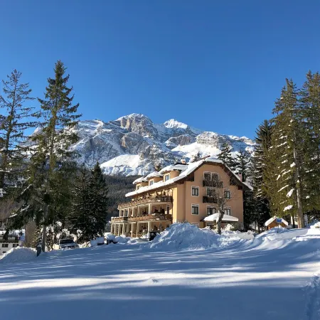 Boutique Hotel Villa Blu Cortina d'Ampezzo Отели рядом с достопримечательностью «Museo all'Aperto delle 5 Torri»