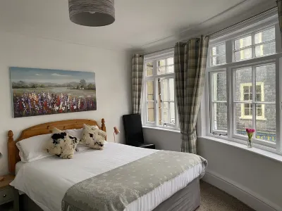 King William IV Hotels near Borough Park