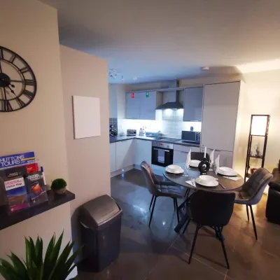 Belfast Central 2 Bedroom Luxurious Modern Stay - Hot Tub