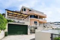 Villa Lavandula with Heated Swimming Pool