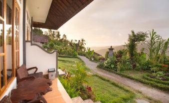 Aris Homestay and Warung Made