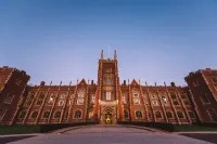 Queens's University Elms BT9
