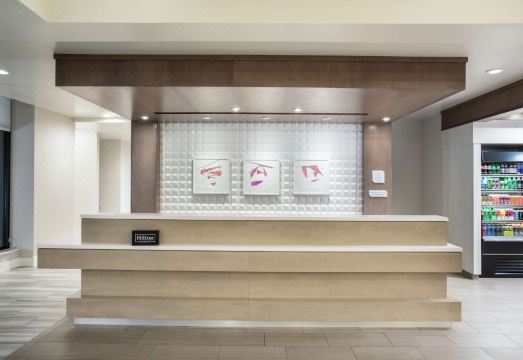 4. 힐튼 가든 인 ..