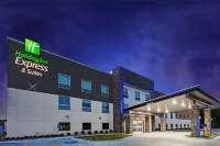 Holiday Inn Express & Suites Coffeyville Hotels near Dalton Defenders and Coffeyville History Museum