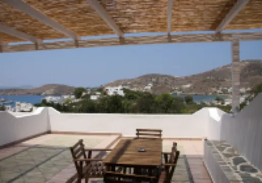 Armadoros Hotel / Ios Backpackers