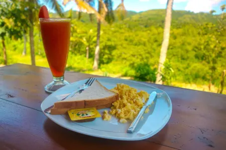 Batang Golden Hills Villa and Resto Отели рядом с достопримечательностью «Giri Putri Cave»