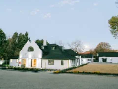 30 オン ホワイツ ゲストハウス ブルームフォンテーンのホテル