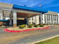 Hampton Inn El Dorado Hotels near Henley Feed & Farm Supply Inc.